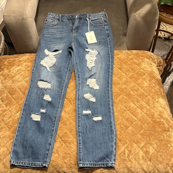 NWT high waist distressed jeans by Cello size 15♥️ - Picture 6 of 10